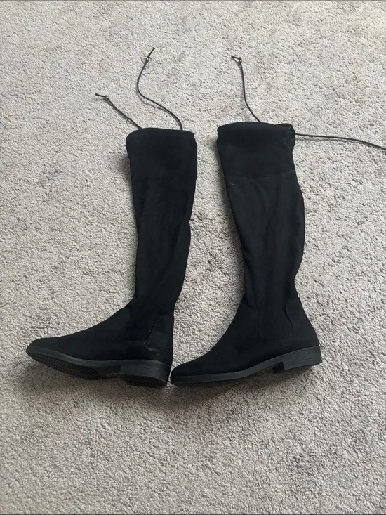Black Over-the-Knee Women's Boots - Sleek Stretch Design