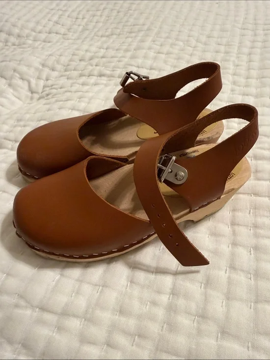 Swedish Hasbeens Chestnut Brown Leather Ankle-Strap Clogs