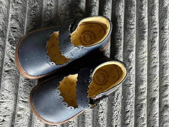 Livie and Luca Girls Navy Blue Leather Mary Jane’s Size 4