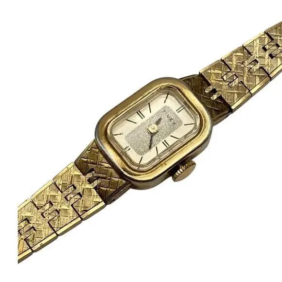 VTG 70'S Timex 17j Mechanical Wind Up Women's Petite Dress Watch 15mm Wist 6.25