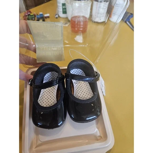 Vintage Black Patent Leather Style Soft Sole Sz 0‎ Mary Jane Shoes NWT