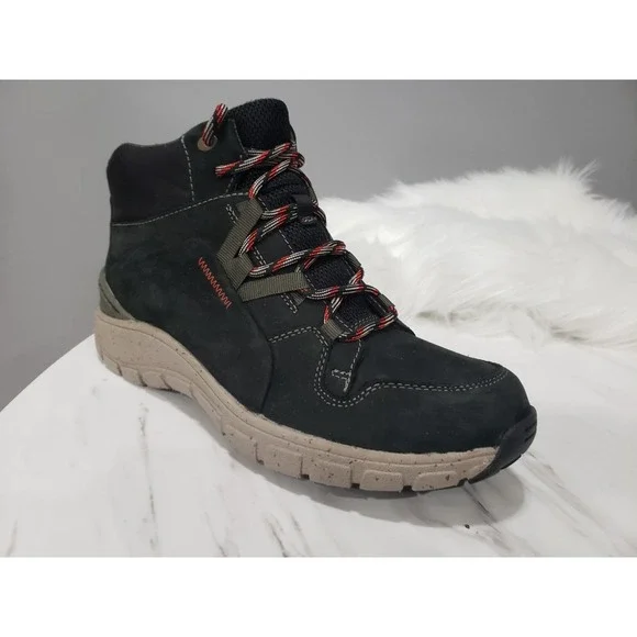 NEW NO BOX SZ 7 WIDE Clarks Hiking Boots Wave Summit AP Waterproof Comfort Women