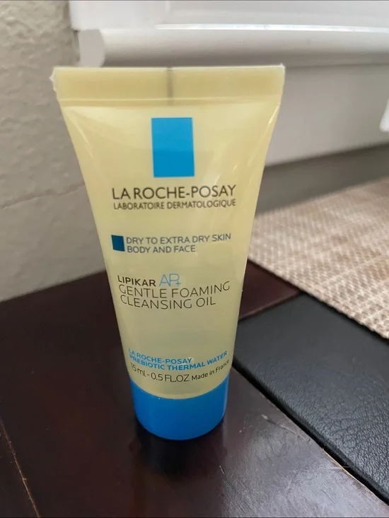 🎉🎉 5 for $15 Lipikar Gentle Foaming Cleansing Oil - Laroche-Posey 0.05oz