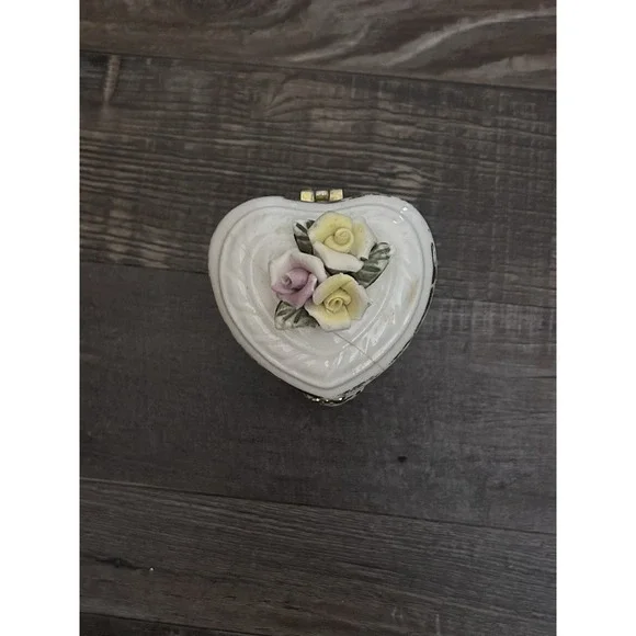 White Heart-Shaped Hinged Trinket Box w/ Rose Floral Lid & Gold Trim