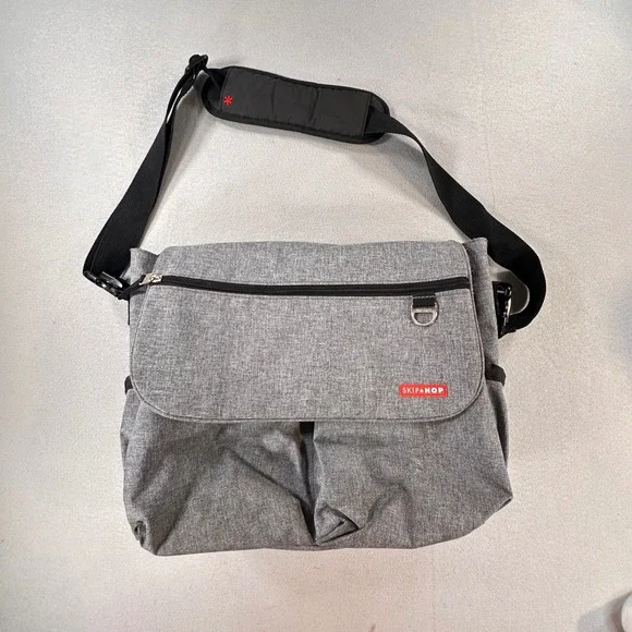 Skip Hop Via Messenger Diaper Bag Heather Grey Red Lining with Changing Pad‎