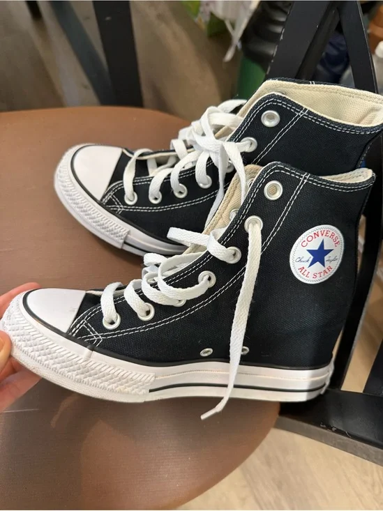 Converse Black woman and White High Top Sneakers size 6 great condition!