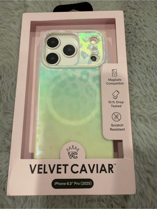 17Pro iPhone Velvet Caviar Iridescent Green Leopard iPhone 6.3