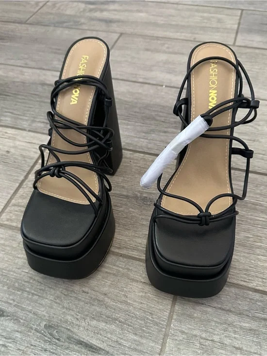 Fashion Nova Mikacc Black Strappy Lace Up Platform Heels Size 8