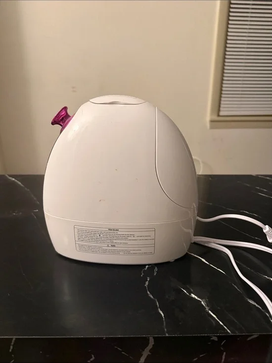 White Personal Humidifier with Pink Nozzle