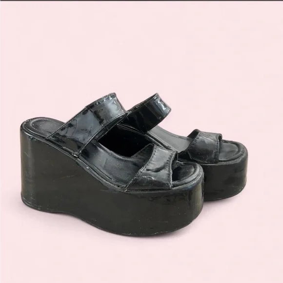 UNIF Gia Sandals