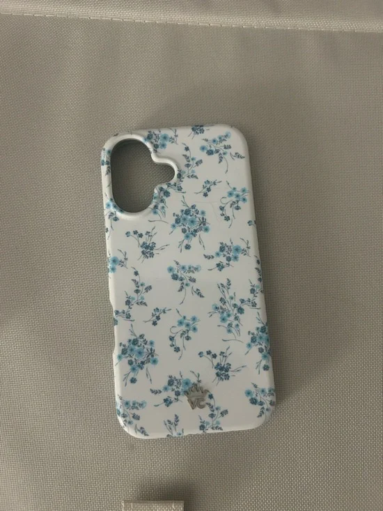 Floral Blue & White Protective iPhone 16 Case