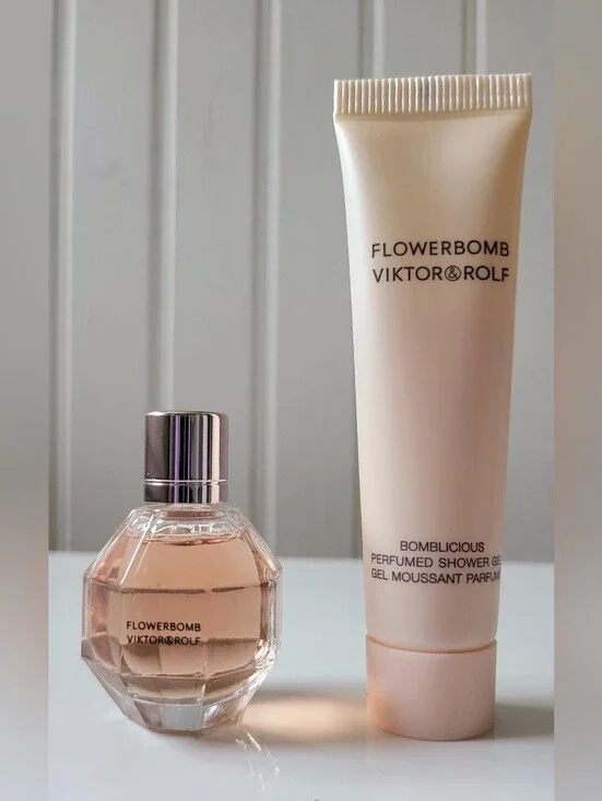 Lot of 2 Viktor & Rolf Flowerbomb + shower gel