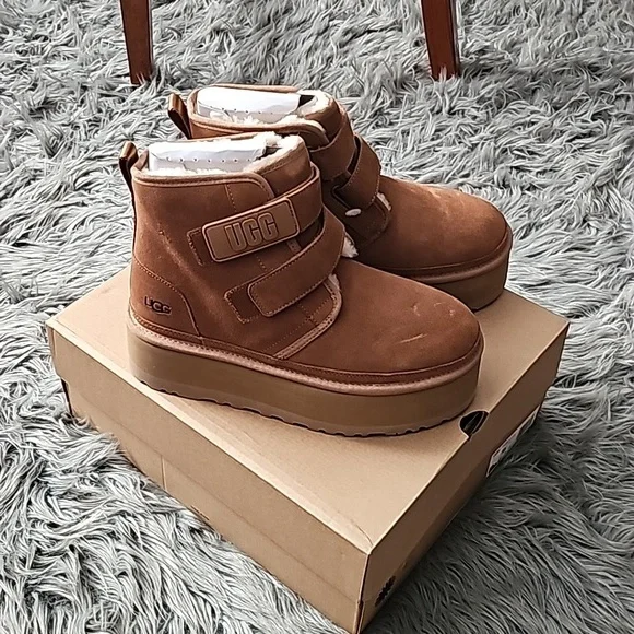 UGG NEUMEL PLATFORM sz 10 womens boots. Brand New in BOX!! Dont Miss Out!♡ Ches!
