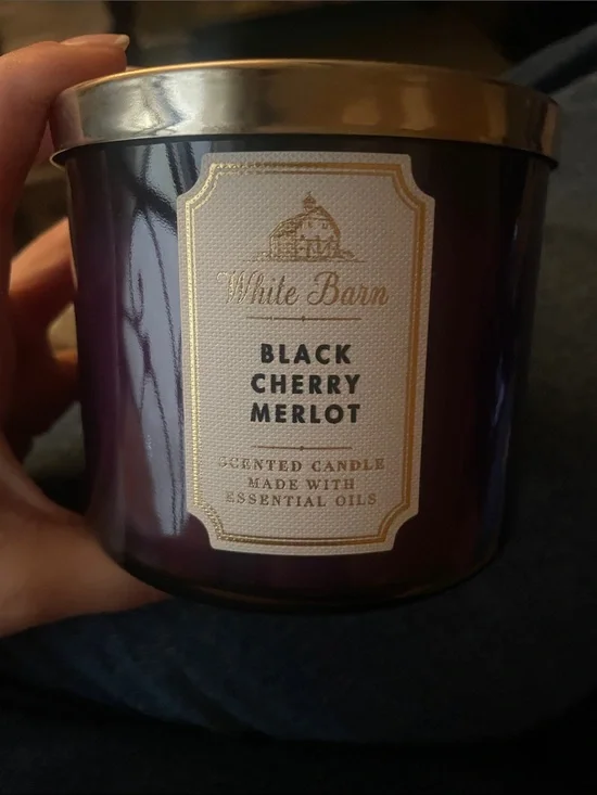 White Barn Black Cherry Merlot Candle - Plum Finish
