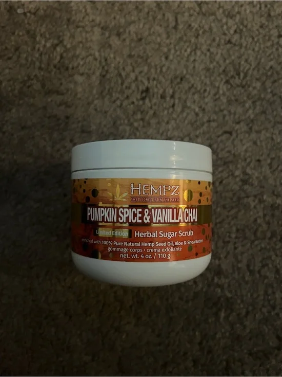 Hempz Pumpkin Spice & Vanilla Chai Scrub - White and Orange
