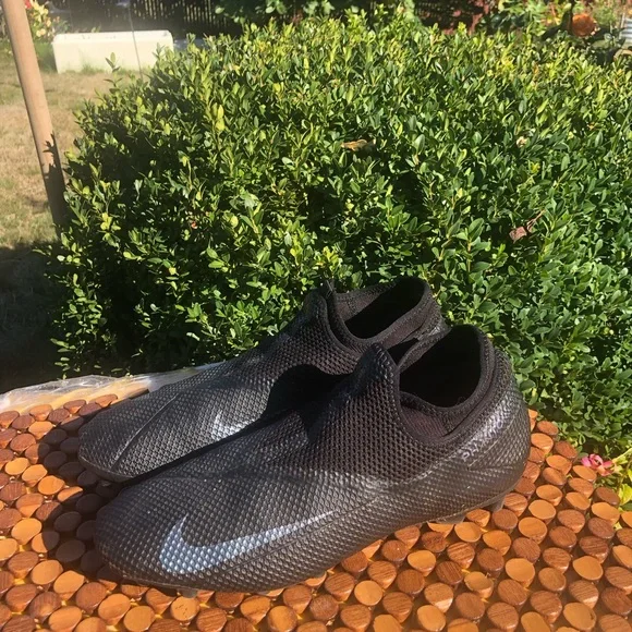 Nike Men’s Black Mesh Slip-On Athletic Shoes with Silver Swoosh Sz 9.5