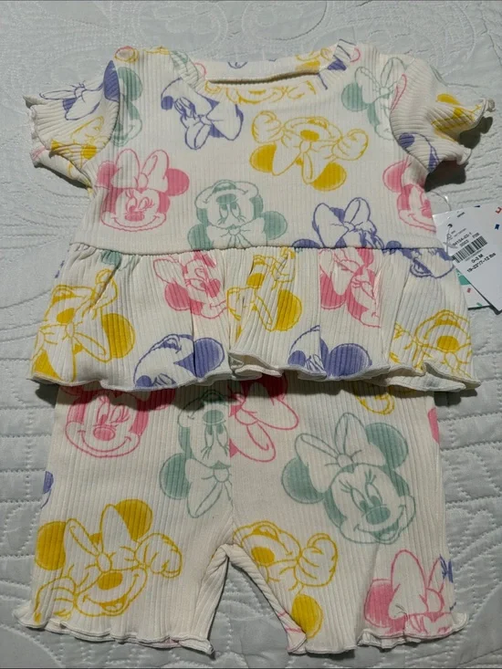 Disney & Old Navy Collaboration Minnie Mouse Shirt & Short Set