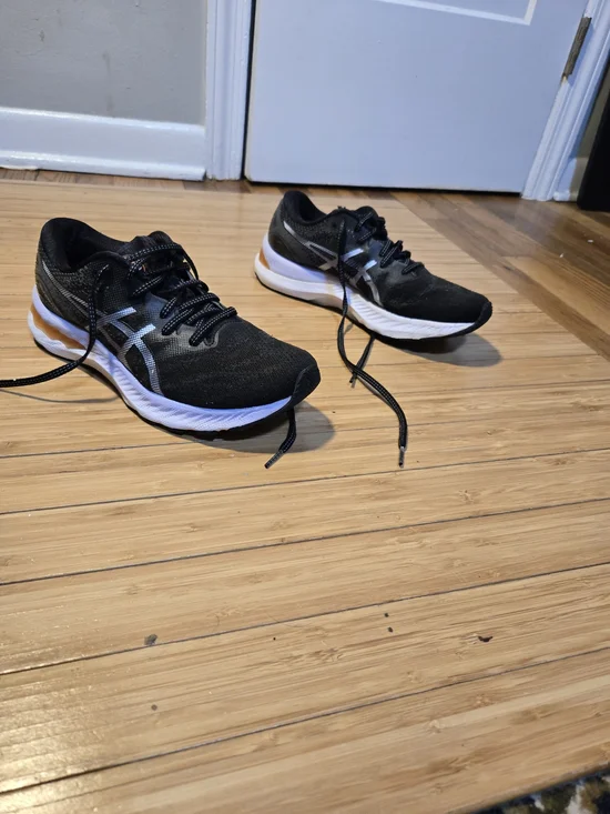 ASICS Men's Black Running Shoes with White Midsole