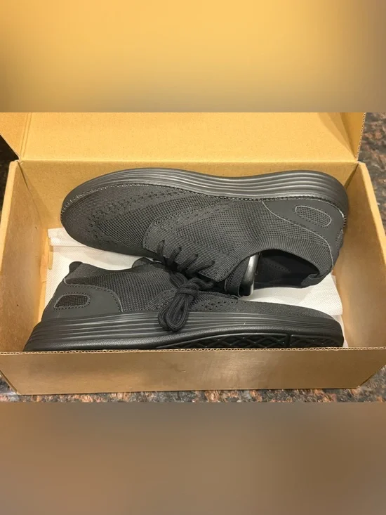 Men's All-Black Lightweight Knit Casual Sneaker. Size 38. New in box