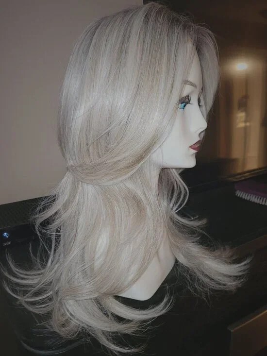 NWT MEL Ash blonde 20 inch long wig