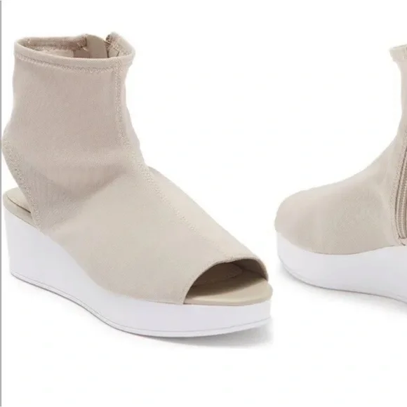 Donna Karan Riviera Platform Sandals In Taupe Size 7.5