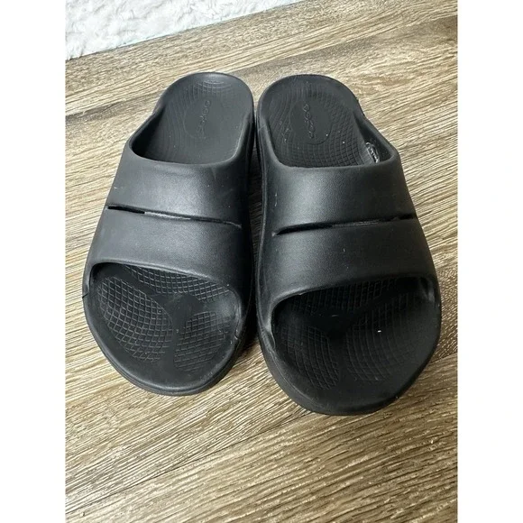 OOFOS Sandals Mens 4 Womens 6 OOahh Recovery‎ Slip On Slide Black EVA Comfort