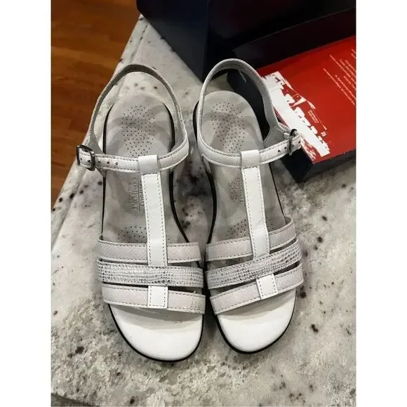 SAS Capri White Multi Leather Sandals sz 7 N w/ Box WUC
