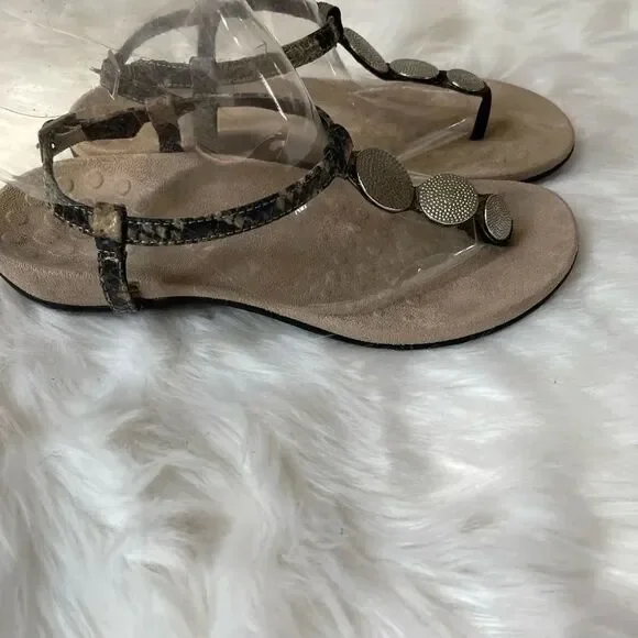 Vionic Gray& tan snake skin prints Tstrap thong sandals silver tone acce…