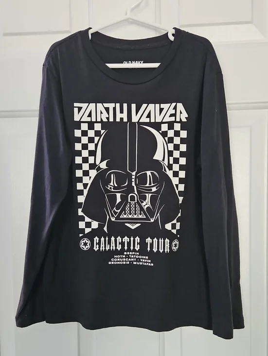 Old Navy Black Long-Sleeve Darth Vader Graphic Tee