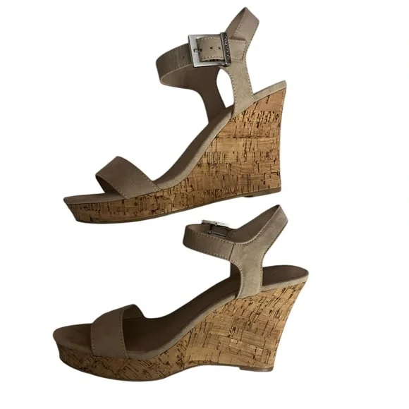 Charles By Charles David Woman's Wedge Sandals Size 6