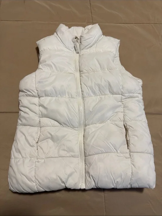 Girls Old Navy White Quilted Puffer Vest Size 6/7