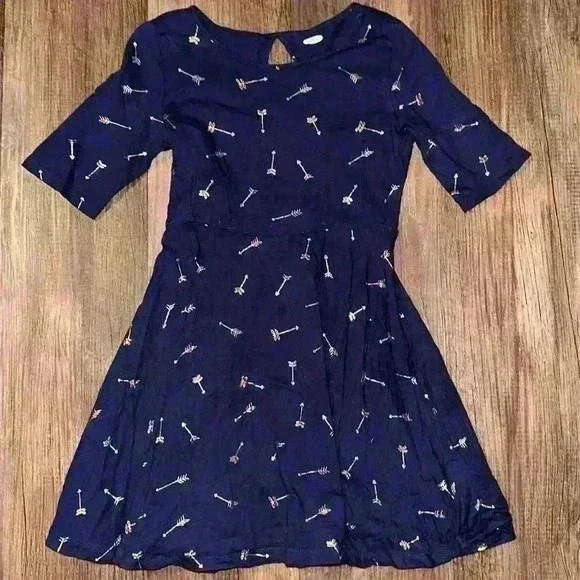 Old‎ Navy Girls Arrow Dress 3/4 Sleeve size S (6-7)