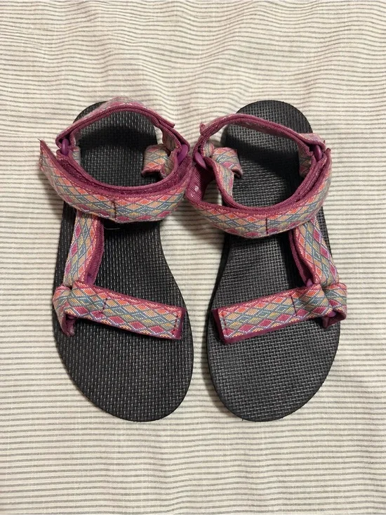 Teva Women’s Size 6 Original Universal Sandals Burgundy Geometric Woven Straps