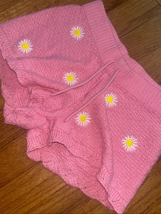 Pink Knit Old Navy Summer Shorts with Daisy Embroidery Girls size 6 New
