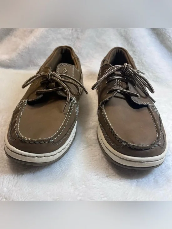Men's Brown Leather Boat Shoes with Contrast Stitching