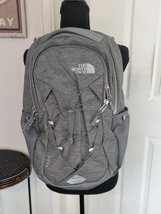 THE NORTH FACE WOMEN'S LUXE BACKPACK GRAY