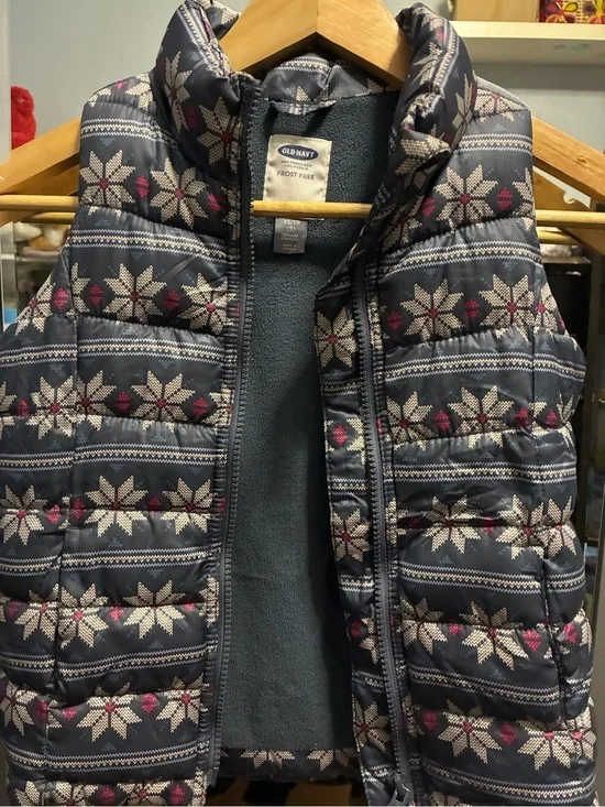 Old Navy Navy Quilted Girls' Puffer Vest with Pink & Cream Snowflake Print