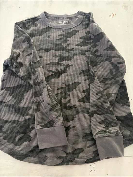 Old Navy Boy’s Gray Camo Thermal Sweater