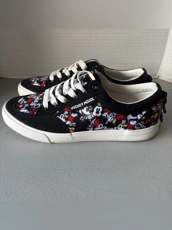 Mickey Mouse Men's Size US 11 NWT Lace Up Sneaker Ground Up
