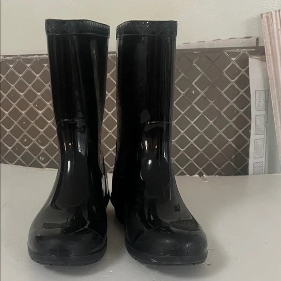 UGG AUSTRALIA SIENNA BLACK GLOSSY RAIN BOOTS‎ SIZE 2