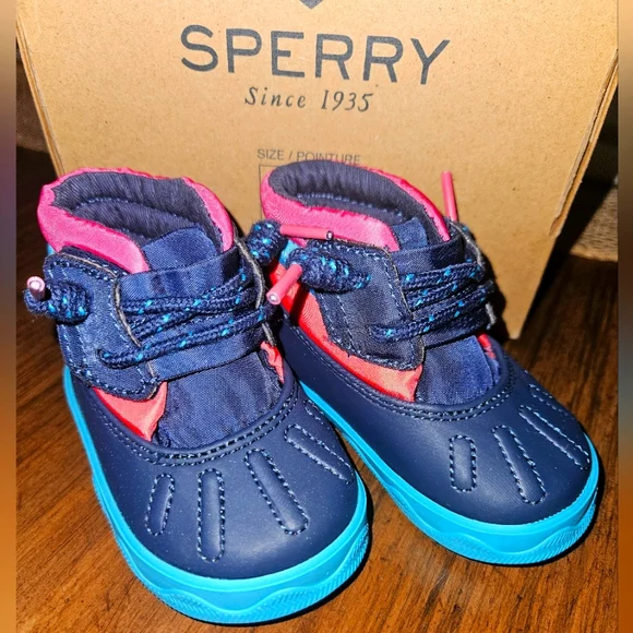 Sperry Unisex-Baby Snow Boot Infant SIZE 1M NEW in box