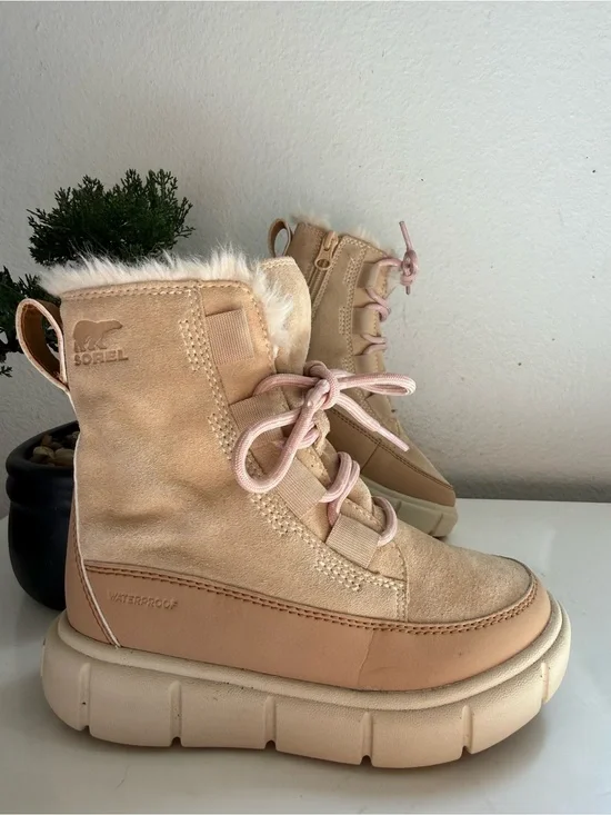 Sorel explorer III Kids size 11 Tan & Light Pink Faux-Fur Waterproof Boots