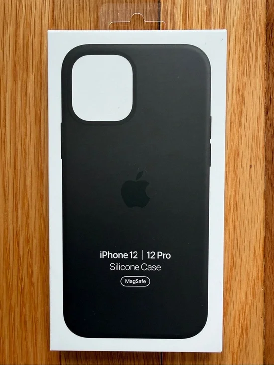 Genuine Apple iPhone 12 / 12 Pro Silicone Case w/ MagSafe Black NIB