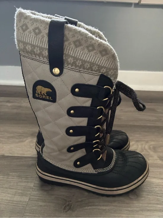 Sorel ' Gray and Black Winter Boots - Quilted Lace-Up