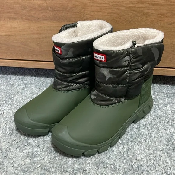 HUNTER Snow Boots SIZE 4