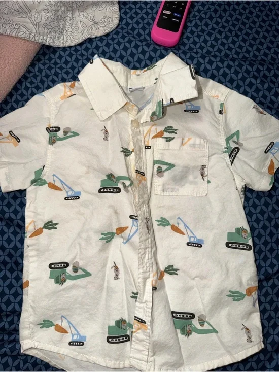 Kids' Short-Sleeve Button-Up Shirt in White with Construction Print