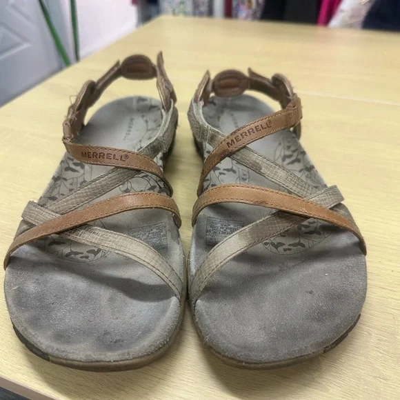 Women's Merrell Agave Brown and Tan Strappy Sandals Shoes Size 9 GUC