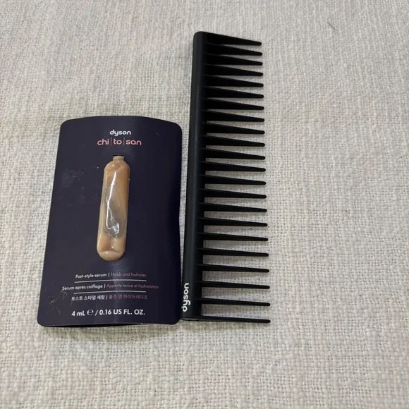 Dyson Wide Tooth Detangling Comb and Chitosan Post-Style Serum Sample 4mL Set