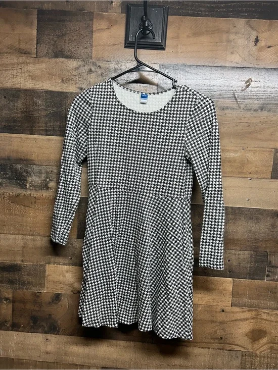 Old Navy Black & White Houndstooth Long Sleeve Fit-and-Flare Dress