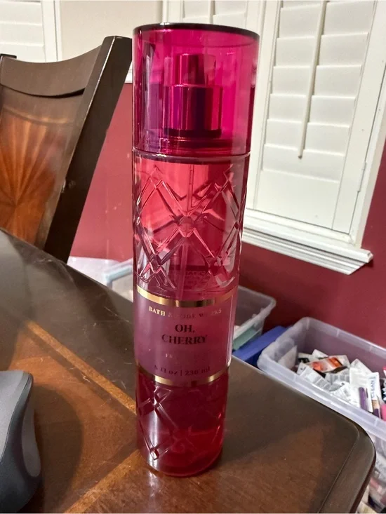 Bath & Body Works Oh, Cherry Fine Fragrance Mist - Hot Pink